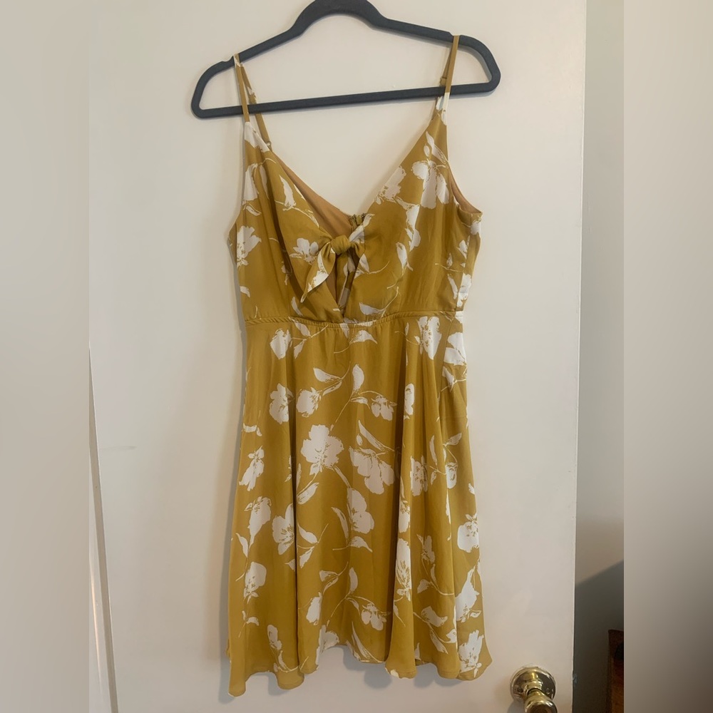 Lulu’s yellow & white floral mini dress m